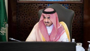 Le prince Badr bin Sultan examine le plan du Ramadan du Comité central du Hajj